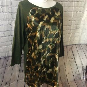 Satin and cotton glam camouflage tee.